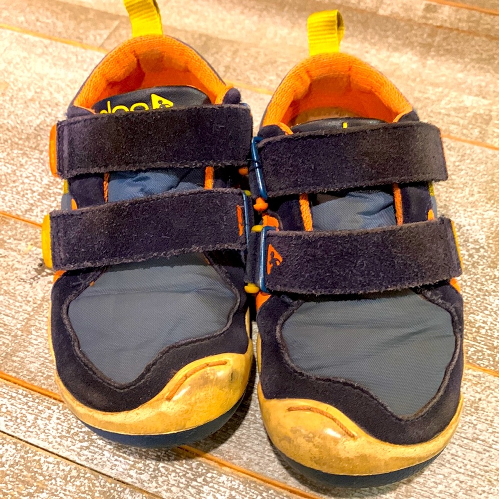 Plae toddler shoes size 9.5